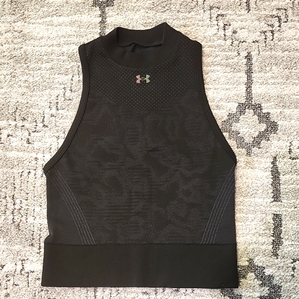 Under Armour Textured Black Crop Top Size Small